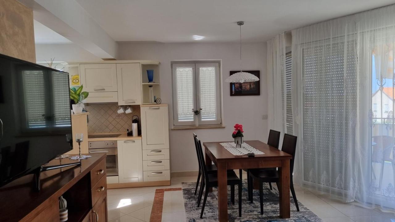 Appartement Sunny Maj ポレッチ エクステリア 写真